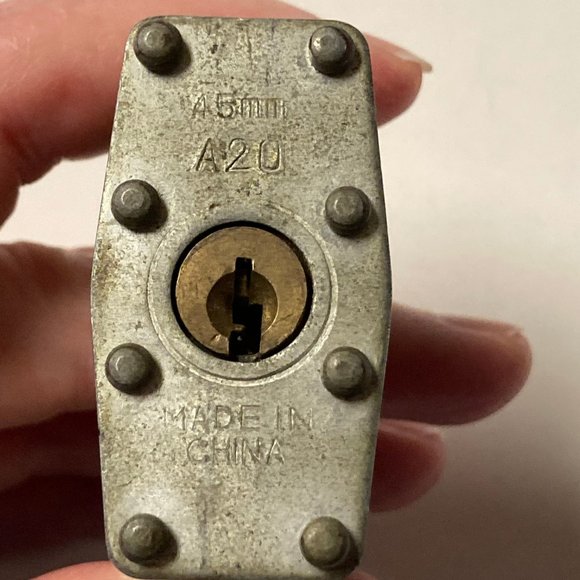 Vintage Heavy Duty Diamond Brand Padlock Lock - Picture 7 of 12